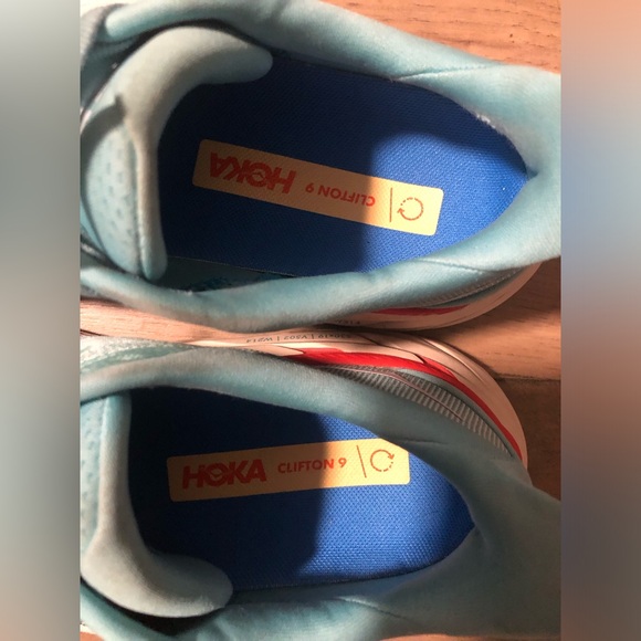 Clifton 9 Hokas - Picture 2 of 7